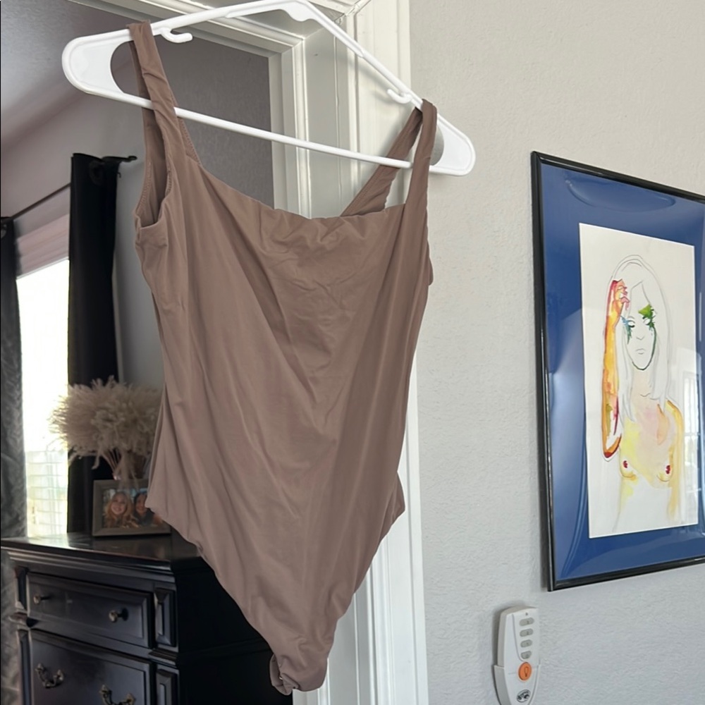 Elegant Tan Women's Bodysuit from SKIMS - Fits Everybody